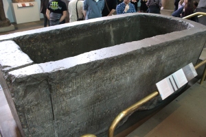 Sarcophagus/Bath tub